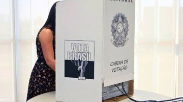 A partir de 2000, as eleições foram informatizadas, com urnas eletrônicas em todos os municípios do país - Reprodução/TSE