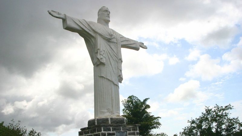 Cristo Redentor de Iguape está no alto do morro do Espia desde 1953 - Pedro Rezende/Arquivo CN