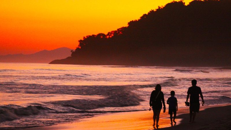 São Sebastião soma 53 praias distribuídas pelos seus 120 quilômetros  Vista área de trecho de praia de São Sebastião - Reginaldo Pupo