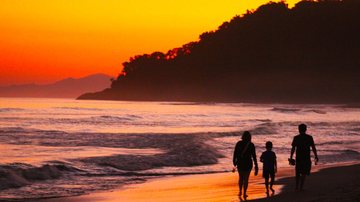 São Sebastião soma 53 praias distribuídas pelos seus 120 quilômetros Vista área de trecho de praia de São Sebastião - Reginaldo Pupo
