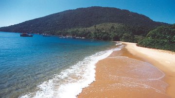 A praia é uma das que compõem o belíssimo Parque Estadual da Ilha Anchieta - Pedro Rezende