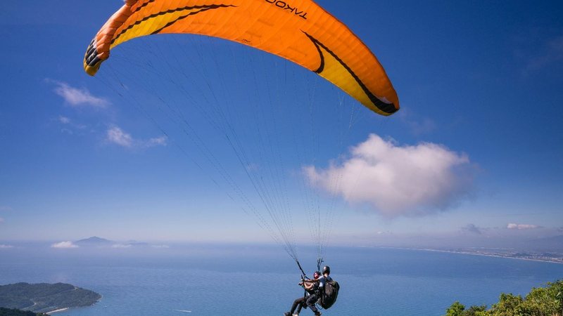 Paragliders colidiram no ar no Guarujá - Pexel/Quang Nguyen Vinh
