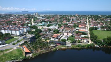 Munícipe ressalta que todos devem respeitar os horários, tanto moradores da cidade como de outros municípios Moradora de Bertioga alerta sobre locatários que desrespeitam regras em casas de veraneio Bertioga vista de cima - Pedro Rezende