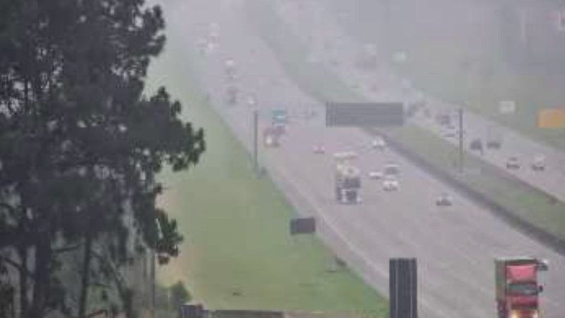 Trânsito intenso na altura do km 28 da rodovia dos Imigrantes durante a manhã de hoje (9) - Imagem: Reprodução / Ecovias