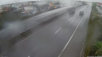 Trecho de Itanhaém da rodovia Padre Manoel da Nóbrega, durante a manhã de hoje (14). - Imagem: Reprodução / DER-SP