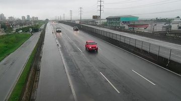 Trecho entre Peruíbe e Praia Grande, da rodovia Padre Manoel da Nóbrega. Tempo instável