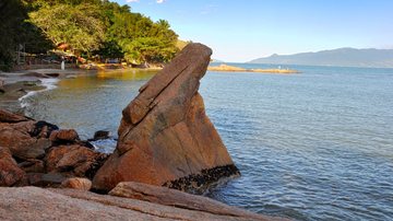 Praia do Garcez em Caraguatatuba: refúgio escondido com acesso por trilha