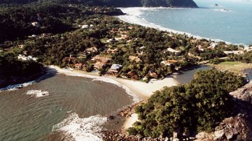 Vista aérea da praia das Conchas e da praia do Iporanga (2005), Guarujá, litoral de São Paulo - Pedro Rezende