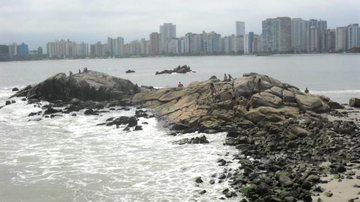 Praia dos Milionários em São Vicente, litoral de São Paulo - Esther Zancan