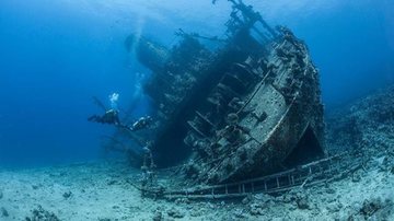Embarcação naufragada em Ilhabela - Acervo / Prefeitura de Ilhabela