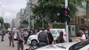 Equipes da Polícia Militar foram acionadas e estão presentes no local - Reprodução/Redes Sociais