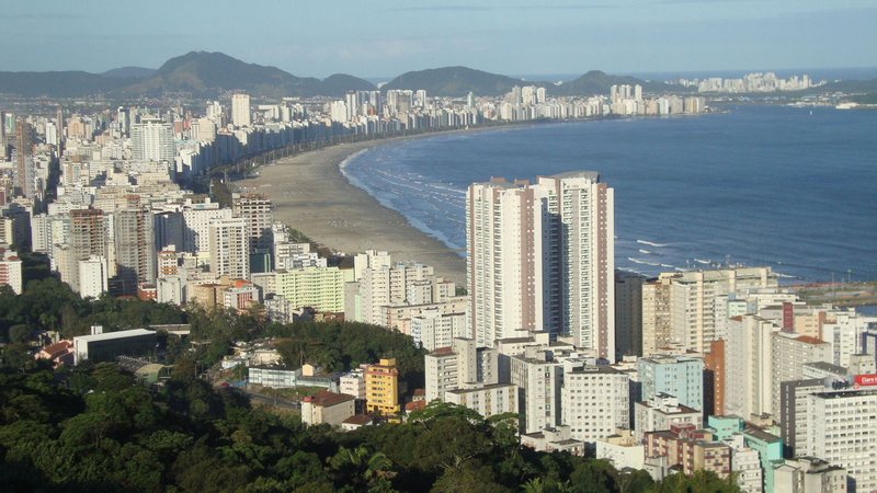 Feriadão começa amanhã; confira o expediente na cidade de Santos SANTOS AÉREA Visão aérea da cidade de Santos a partir da Ponta da Praia. - Elisa Bargo