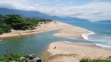 Lagoa Azul é cercada por bancos de areia clara Lagoa Azul é um pedacinho de paraíso em plena Caraguatatuba Lagoa Azul, em Caraguatatuba - Bruna Vieira