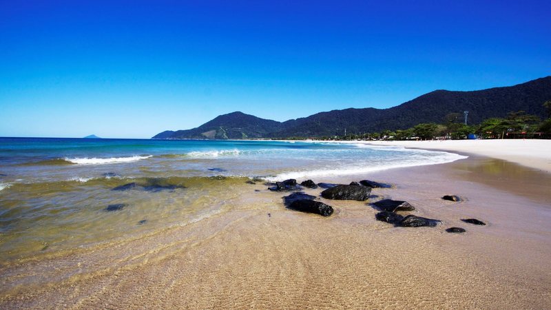 Durante a ação também foram encontradas tampas de metal e de garrafas pet, canudos, e outros tipos de lixo Mais de 2 mil bitucas de cigarro são retiradas da praia de Maresias durante ação Praia de Maresias - APHM