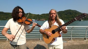 Adrian Haro, violinista, e Marcelo Bokermann, violonista, formam o Duo Mann's - Carlos Eduardo Castro Jr