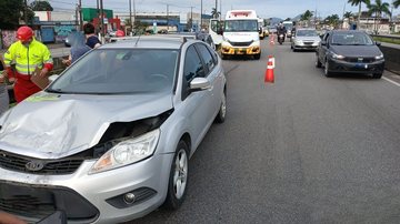 Um dos carros precisou ser removido por guincho, para a base da Polícia Militar Rodoviária - Reprodução/CCI Artesp