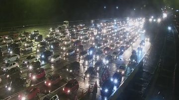 Pedágio da rodovia dos Imigrantes tem fluxo intenso nesta segunda-feira (30) - Divulgação/Ecovias