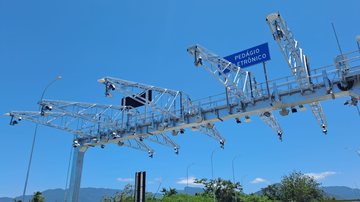 Pórticos do free flow estão instalados no km 13,5 do contorno sul, em Caraguatatuba - Divulgação/Concessionária Tamoios