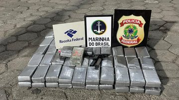 Material estava escondido no casco do navio mercante Polsteam Lebsko, atracado no porto de Santos - Divulgação/MB