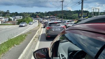 Apenas no sentido litoral, há 26km de tráfego lento - Vanessa Silvano