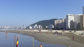 Praia da Divisa, em São Vicente, próxima à ilha de Urubuqueçaba - Esther Zancan