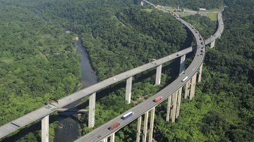 Pista norte da rodovia dos Imigrantes é utilizada para subir a serra em direção a São Paulo - Artesp