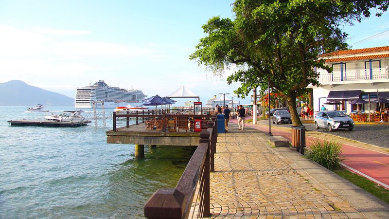 Ciclovia de Ilhabela praticamente liga a região norte à  sul e passa por belos cenários - Reginaldo Pupo