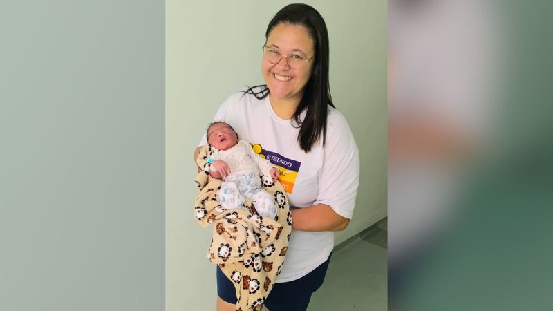 Vanessa visitou o pequeno Levi no hospital após o parto de emergência - Arquivo pessoal/Vanessa Ramos