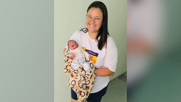Vanessa visitou o pequeno Levi no hospital após o parto de emergência - Arquivo pessoal/Vanessa Ramos