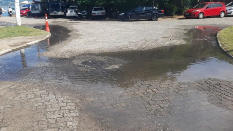 Ocorrência resultou em contaminação de ruas, bueiros de drenagem pluvial e da praia do Engenho d'Água - Divulgação/Prefeitura de Ilhabela