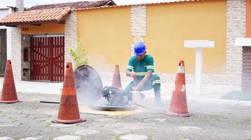 Fumaça em pontos destinados à drenagem das chuvas pode indicar possíveis problemas nas instalações - Sabesp