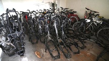 Quadros das motos foram encontrados cortados - Divulgação/Prefeitura de Santos