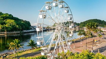 Roda-gigante está montada na praça 22 de Abril, na Boca da Barra - Prefeitura de Itanhaém