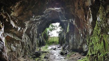Caverna com cerca de 15 metros de extensão, em São Sebastião, guarda lendas de monstros, piratas e tesouros - Acervo/prefeitura de São Sebastião