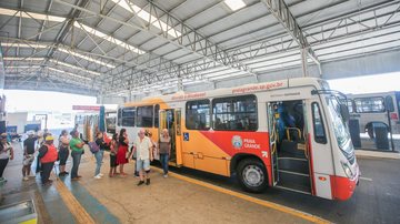 Cartazes informativos estão afixados dentro dos ônibus e nos terminais da cidade - Fred Casagrande/Prefeitura de Praia Grande