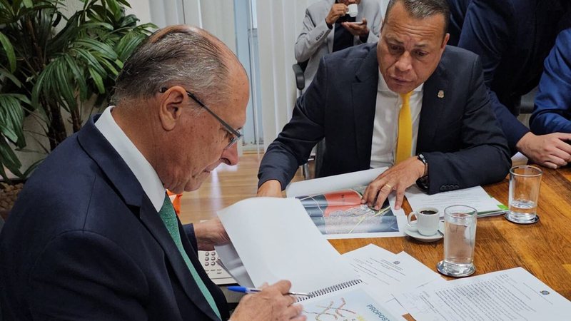 Prefeito César Nascimento em audiência no Ministério do Desenvolvimento, Indústria, Comércio e Serviços - Thiago Macedo/Divulgação PMC