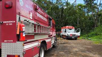 Equipes do Corpo de Bombeiros e Samu fizeram o resgate, no bairro Figueira - Divulgação/11ºGB