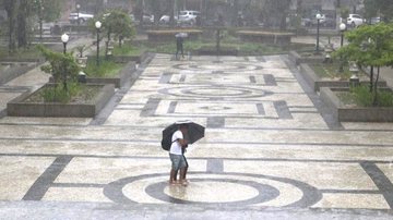 Chuva pode vir acompanhada de fortes rajadas de vento, nesta quarta-feira (19) - Raimundo Rosa/Prefeitura de Santos