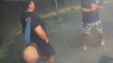 Imagens de câmera de segurança mostram o momento do crime - Reprodução
