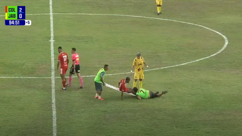 Vídeo do momento do acidente foi publicado nas redes sociais da Federação Paulista de Futebol (FPF) - Reprodução/YouTube