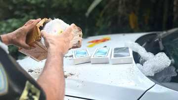 Celulares foram recuperados após o motoboy indicar o lugar do esconderijo - Divulgação/PMR