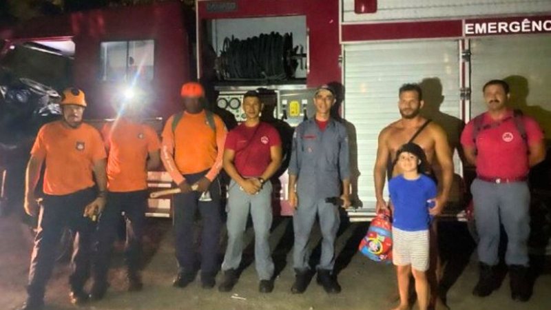 Após o susto, pai e filho voltaram bem para casa - Divulgação/Prefeitura de São Sebastião