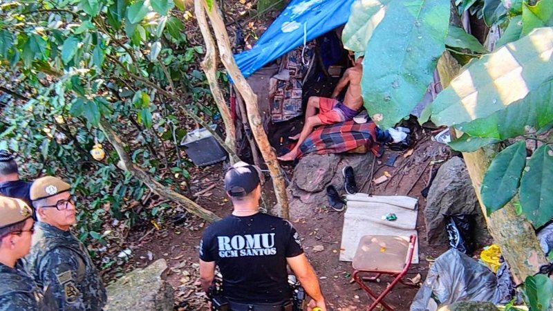 Homem encontrado na ilha deixou o local - Divulgação/Prefeitura de Santos