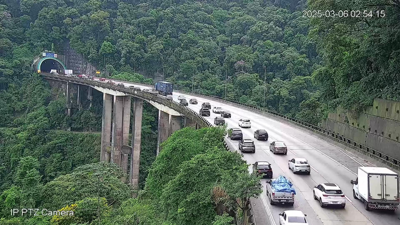 Ecovias recomenda que caminhões e carretas utilizem o trecho de serra da via Anchieta - Reprodução/Artesp