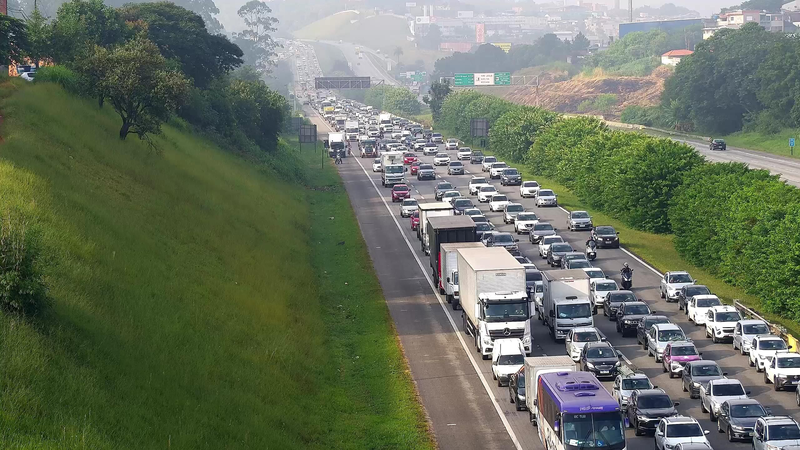 Recomendação para caminhões e carretas, com destino à capital, é que utilizem o trecho de serra da Anchieta - Reprodução/Artesp