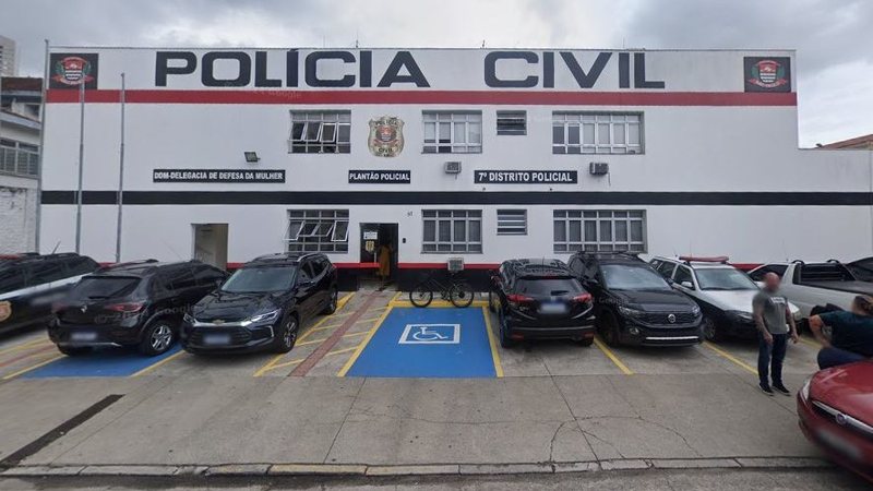 Homem com mandado de prisão em aberto foi encaminhado à delegacia - Reprodução/Google Street View