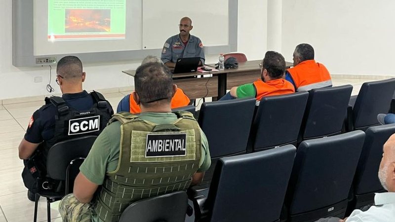 Encontro foi promovido com representantes de secretarias e órgãos de segurança - Divulgação/Prefeitura de São Vicente