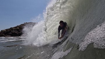 Semillero Olas Pro Tour reúne os melhores jovens surfistas do mundo; na foto, Bruce Burgos, do Equador - Carlos Flores Castilho / caeflores_photo