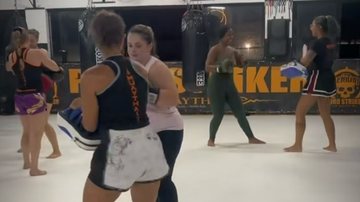 Aulão gratuito de defesa pessoal com técnicas de jíu-jitsu e muay thai - Reprodução Instagram/@instituto.todasporuma