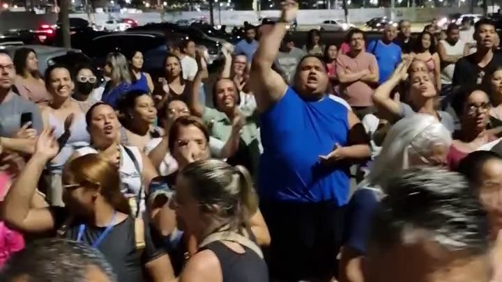 Servidores participaram de assembleia geral extraordinária e votaram pela greve - Reprodução/Instagram/Adriano Pixoxó
